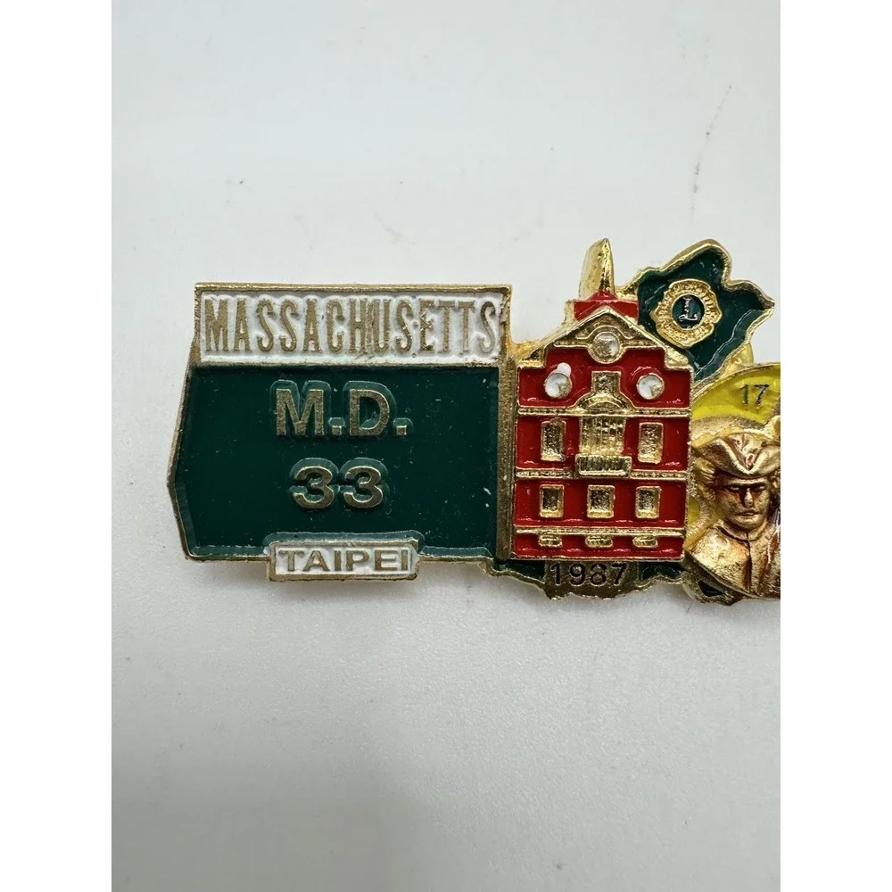 Lions Club‎ Pin - Massachusetts Taipei - M.D. 33 - 1987